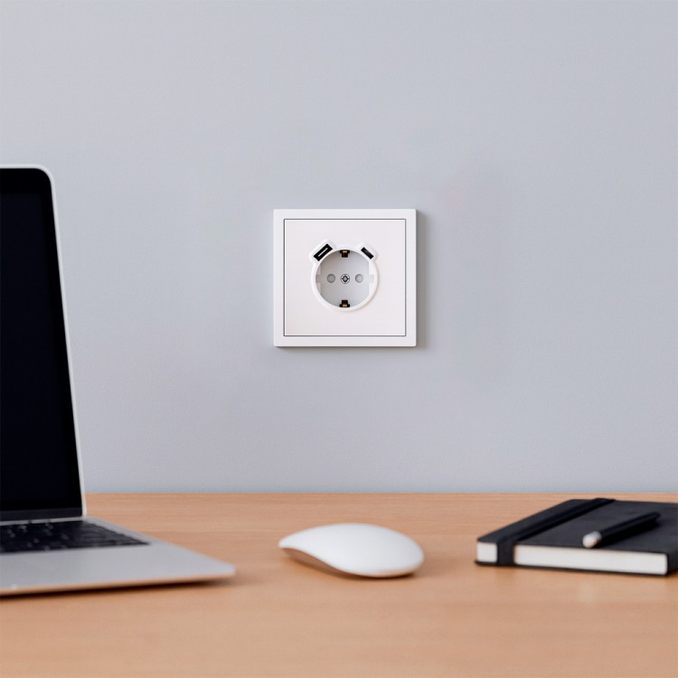 Розетка з додатковими виходами USB/Type-C Ardero ER123USB-W Soft 18W/20W із заземленням біла