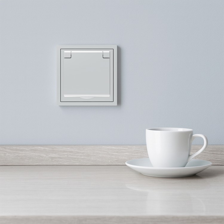 Розетка Ardero ER131-S Soft 16А із заземленням кришкою та шторками срібна