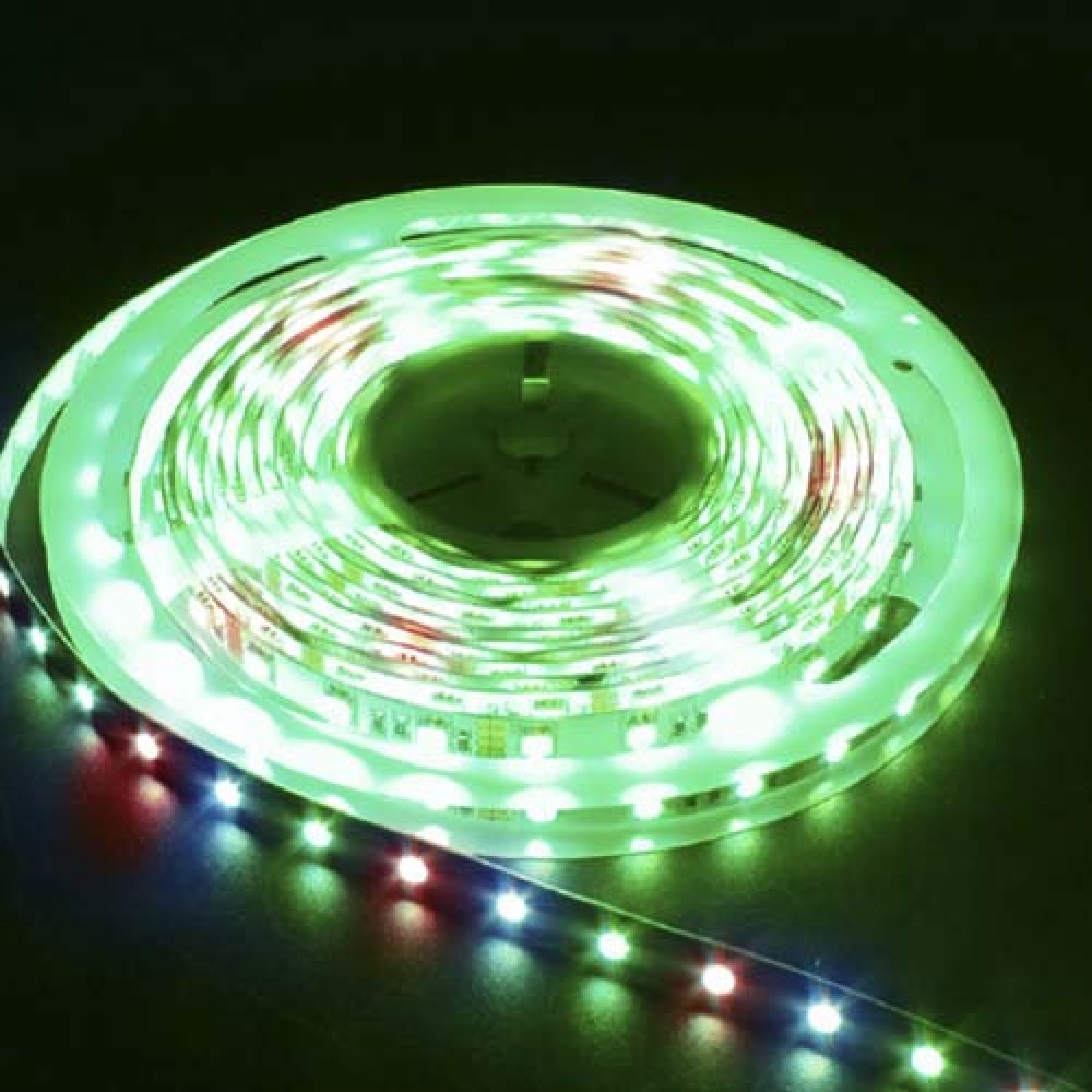 Світлодіодна стрічка Feron LS607 12В 14.4Вт/м RGB (27651)
